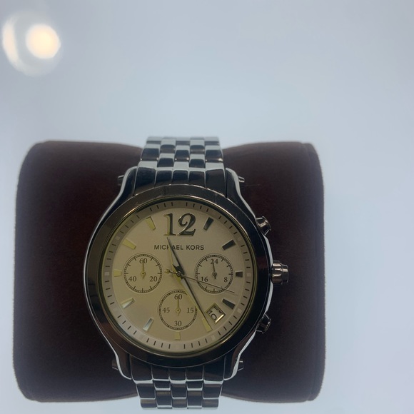 Micheal kors woman’s watch - Picture 2 of 4